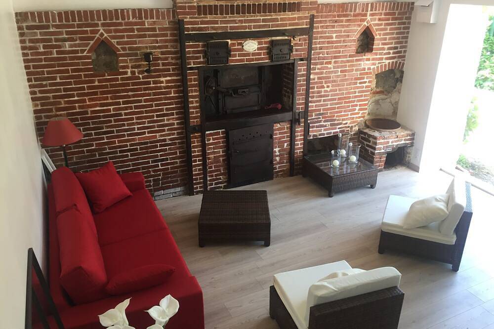 Old renovated bakery, Full downtown quiet in Huelgoat, Châteaulin region