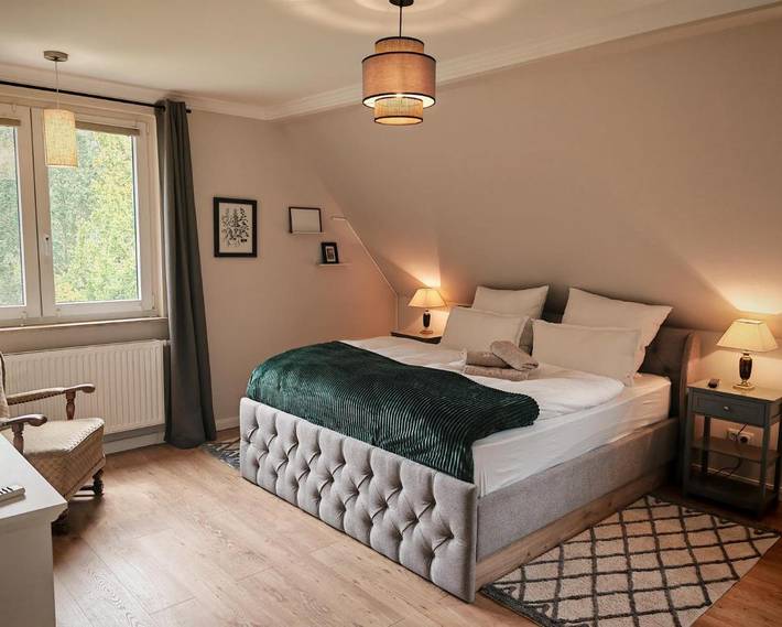 Ferienwohnung für 5 Personen, mit Balkon und Terrasse sowie Garten und Seeblick