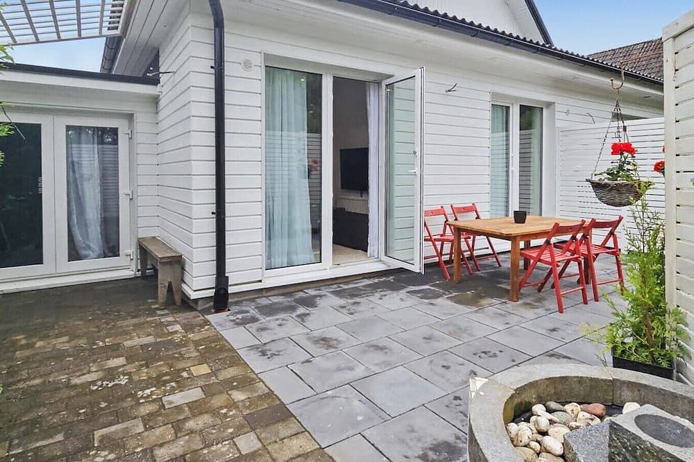 Hambo Hideaway - Private guest house with fenced patio near Malmö & Lund in Staffanstorp, Schwedische Ostsee