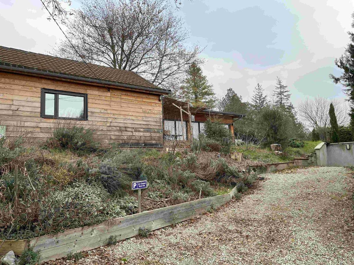Le Chalet des Iris in Saint-Maurice-de-Gourdans, Ain