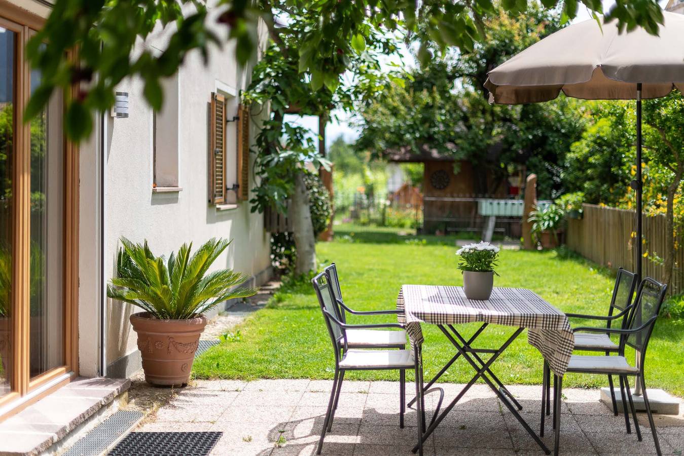 Appartamento intero, Appartamento 'Weinangerhof Kirschbaum' con vista sulle montagne, piscina in comune e Wi-Fi in San Paolo, Appiano