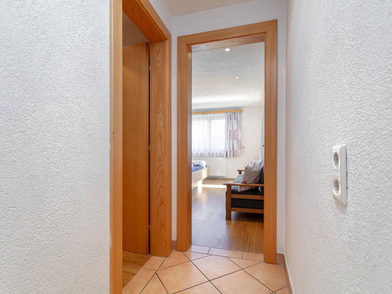 Ganze Wohnung, Liebevoll eingerichtetes Apartment mit Grill in Tuxer Alpen, Zellberg