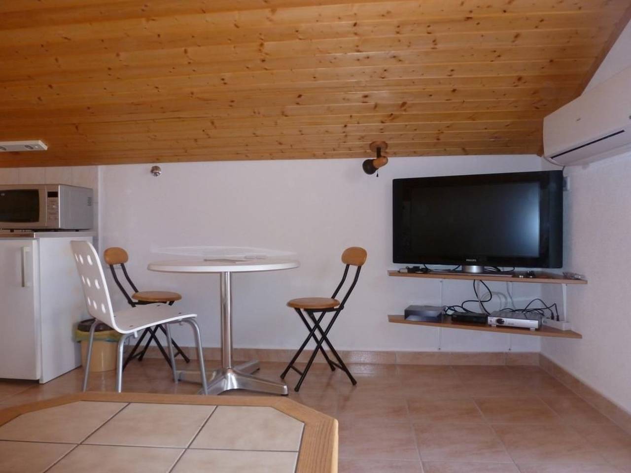 Entire apartment, Charmantes Studioappartement in Vir in Vir