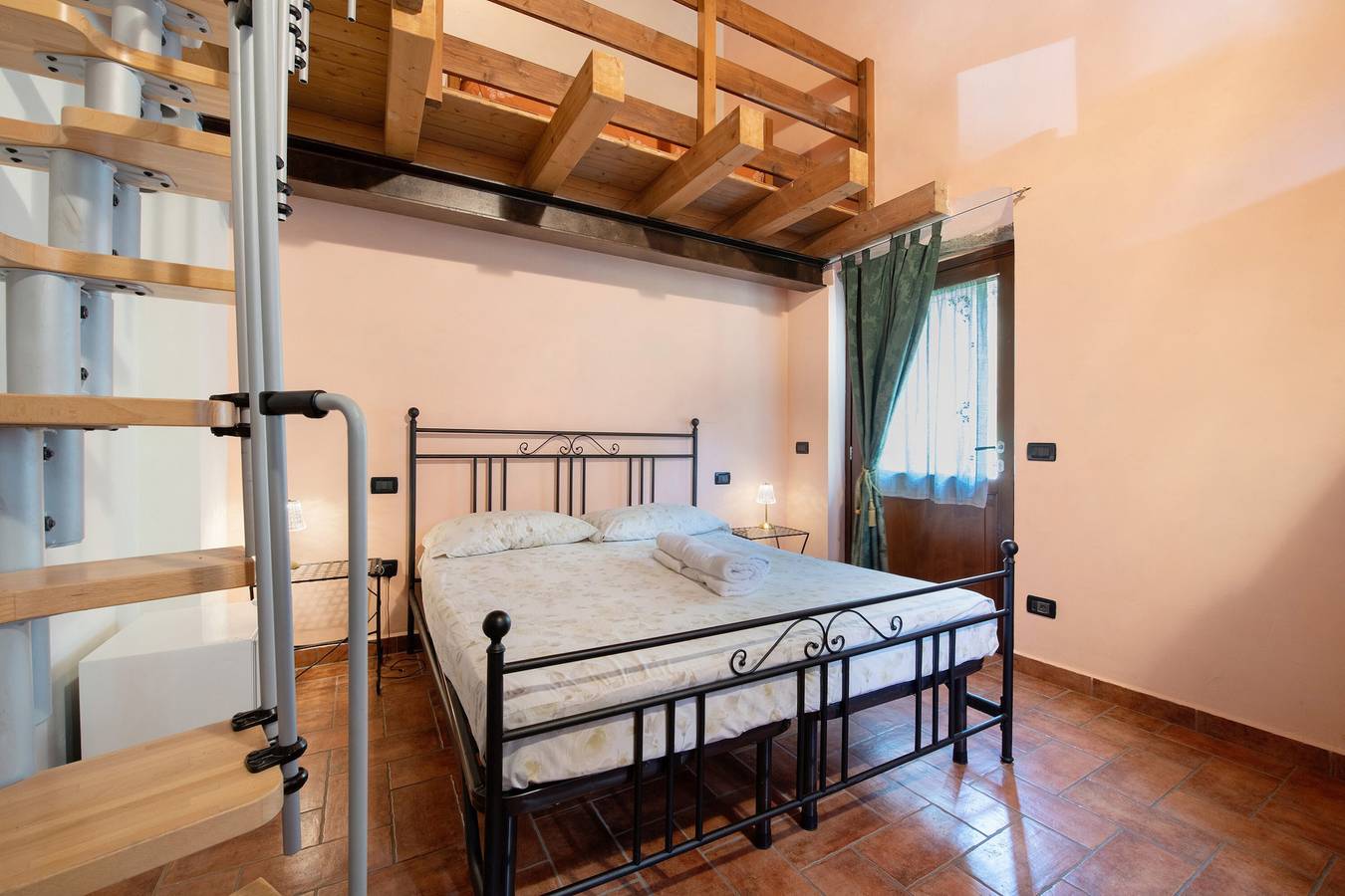 Camera 'Stanza 5' con vista montagna, Wi-Fi e aria condizionata in Marone, Comune di Marone