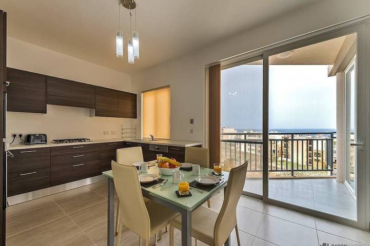 Gîte pour 5 personnes, avec balcon et piscine, animaux acceptés dans Zebbug