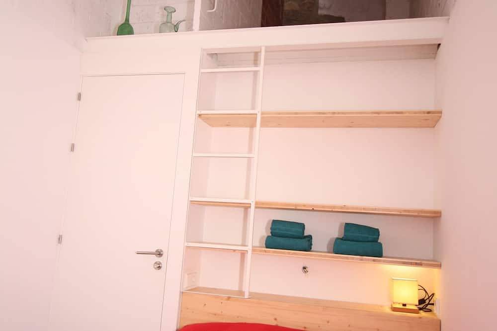 Cal Riba: casita ecológica Cuitora - La Llacuna - Barcelona in La Llacuna, Interior de Barcelona