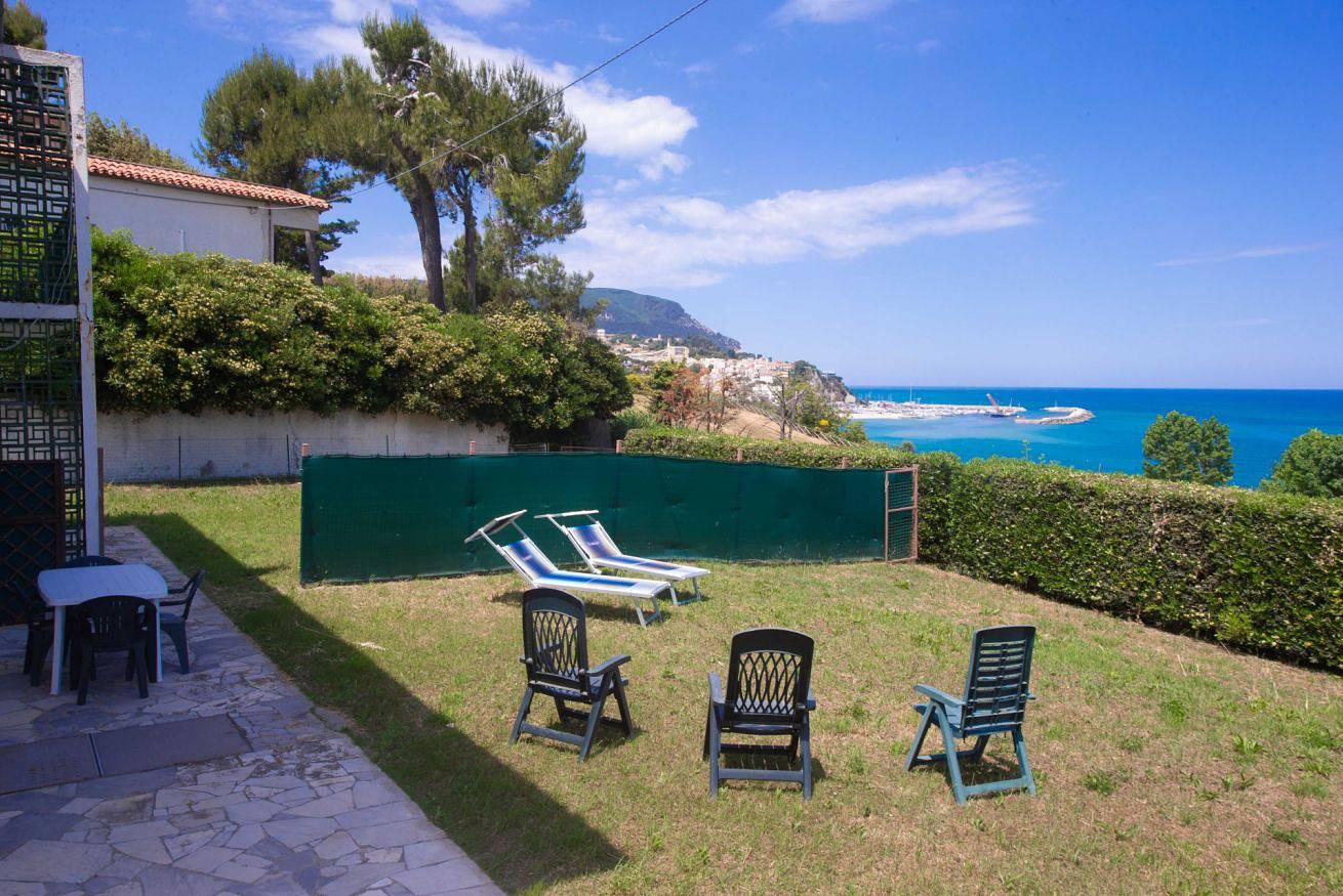 Entire apartment, N127 - Numana, three-room apartment with garden 200m from the beach in Numana, Riviera del Conero
