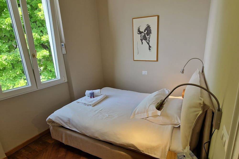 Luxurious Villa in Gardone Riviera with Splendid Garden, 180° Lake View, Office in Gardone Riviera, Montagnes autour du lac de Garde