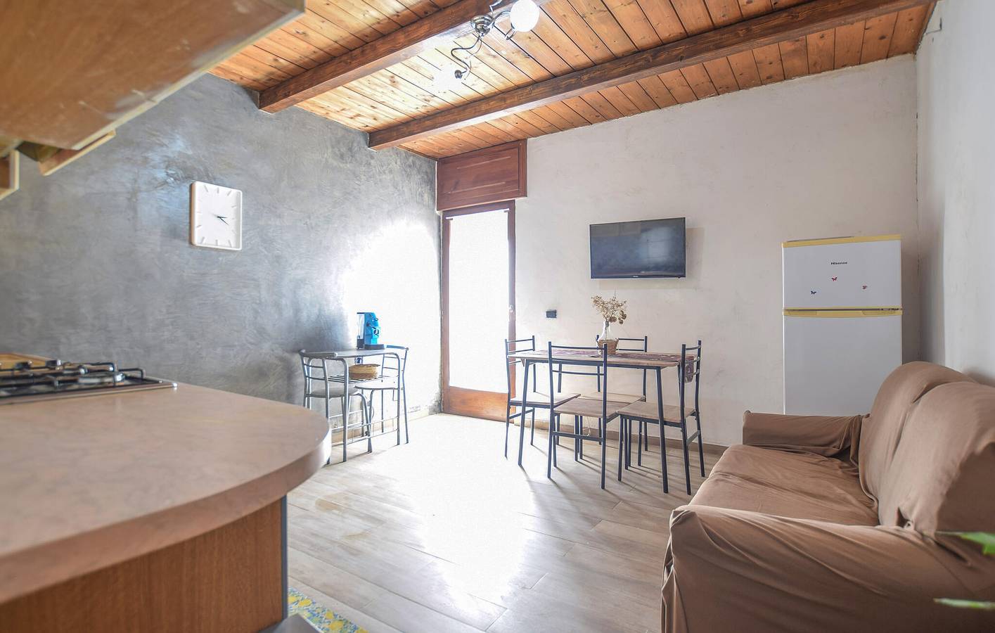 Apartamento ensolarado à beira-mar com piscina, jardim e a 400 m de um restaurante in Cilento Coast