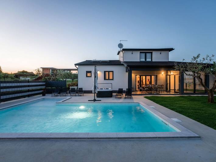 Ferienhaus für 6 Personen, mit Whirlpool und Terrasse sowie Garten und Pool in Kastelir - 3