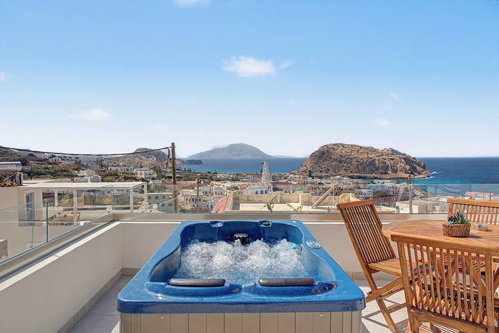 Ganzes Studio, Studio „Majestic View Villa“ mit Meerblick und Whirlpool in Karpathos
