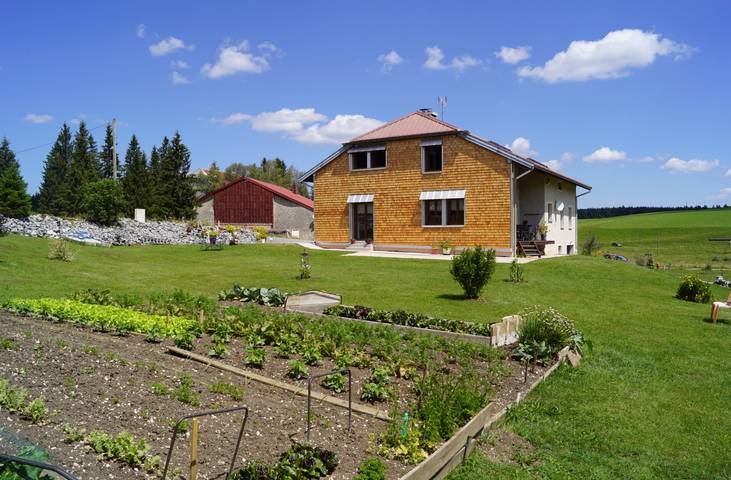 Gîte pour 8 personnes, avec terrasse et jardin