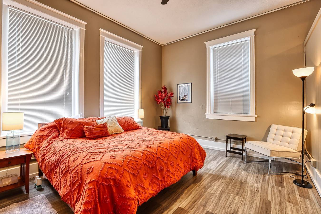 Ganze Wohnung, Modern Industrial Western Suite Directly Downtown in Sheridan, Bighorn Nationalwald