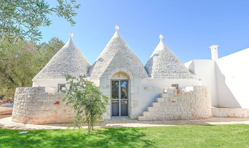 Villa "Trulli Eden 101" con piscina privata, terrazze e Wi-Fi in San Michele Salentino, Salento