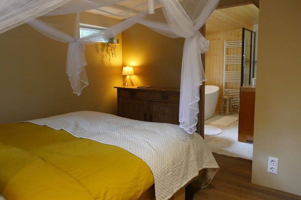 The Sunbird Inn with luxury bathroom & sauna in quiet resort with many amenities in Diessen, Nordbrabant