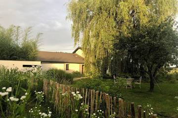 Gîte pour 8 personnes, avec jardin dans Saint-Denis-lès-Bourg
