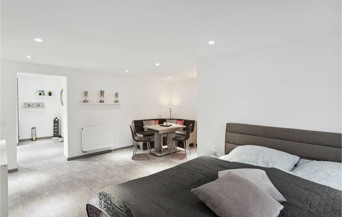 Ganze Ferienwohnung, Gemütliche Wohnung mit Parkplatz, Küche, TV & WiFi in der Nähe des Nieheimer Stadtzentrums in Nieheim, Kreis Höxter