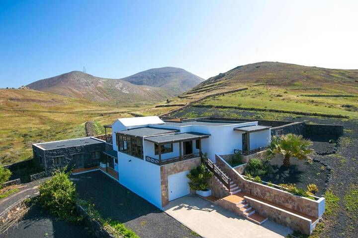 Casa rural para 4 personas, con piscina además de jardín y vistas en Tinajo