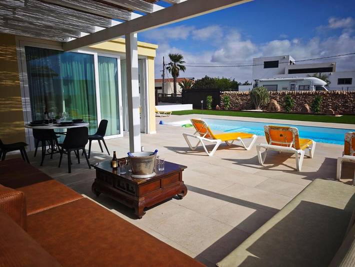 Casa de huéspuedes para 2 personas, con jardín además de vistas y piscina en Fuerteventura