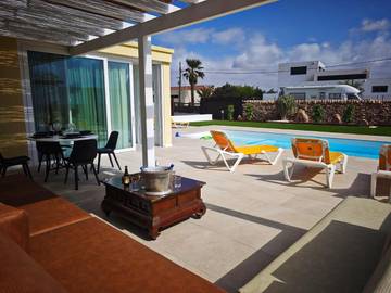 Maison d’hôte pour 2 personnes, avec vue ainsi que piscine et jardin dans Lajares