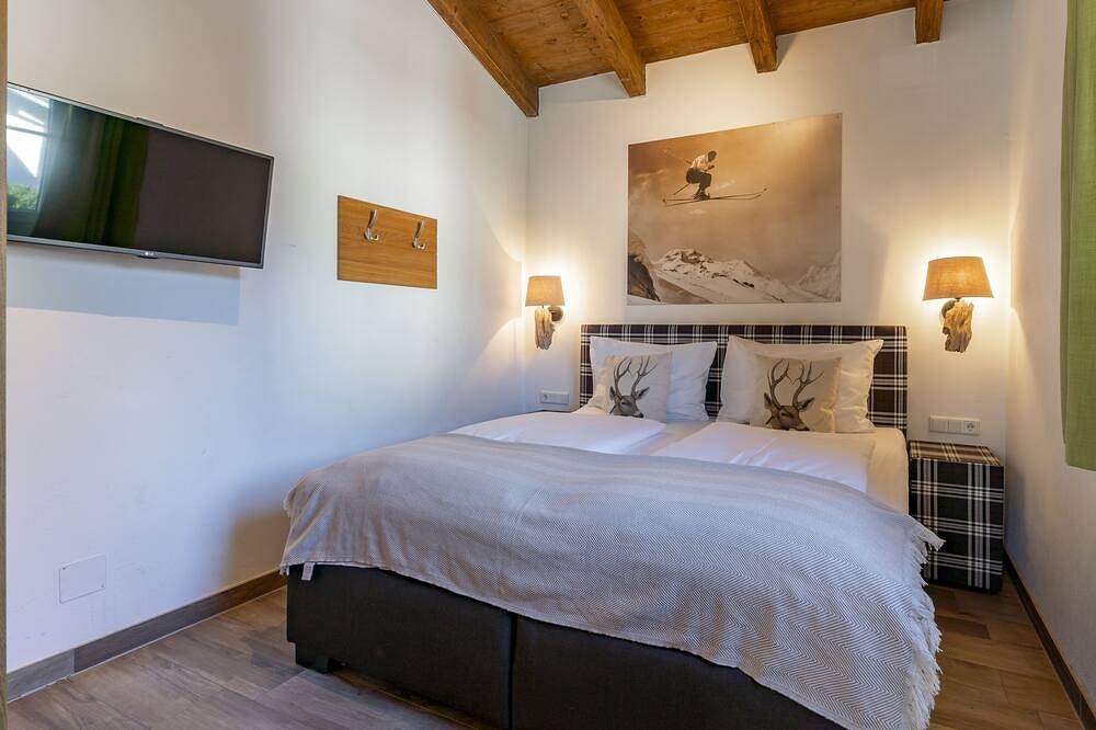 Ganze Wohnung, Penthouse bei Kaprun mit Sauna &  Bergblick in Piesendorf, Pinzgau