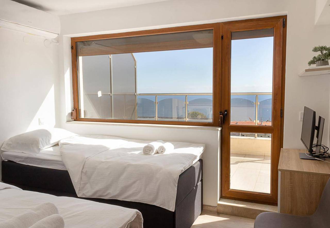 Cały apartament, Spacious 3Bd Flat with Large Terrace & Sea View by Flat Mаnager in Warna, Obwód Warna
