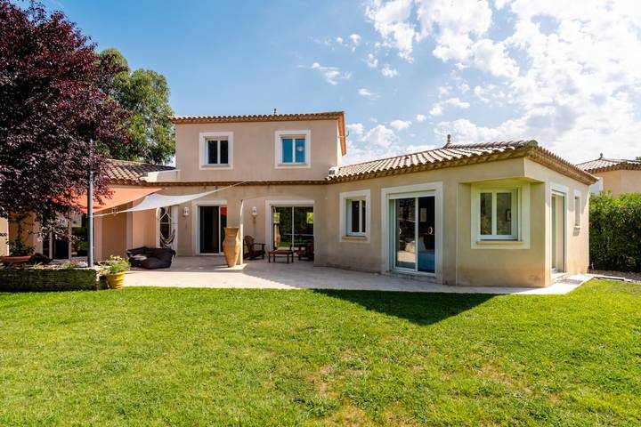 Ferienhaus für 8 Personen, mit Garten und Pool, kinderfreundlich in Béziers