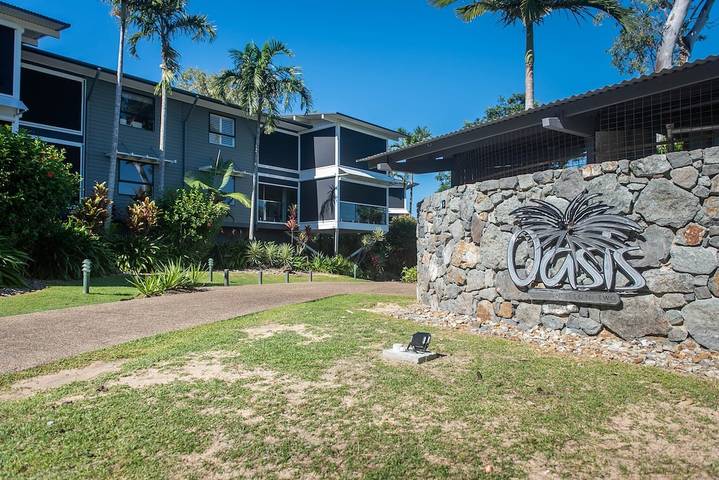 Holiday rental for 7 people, with balcony and pool in Hamilton Island
