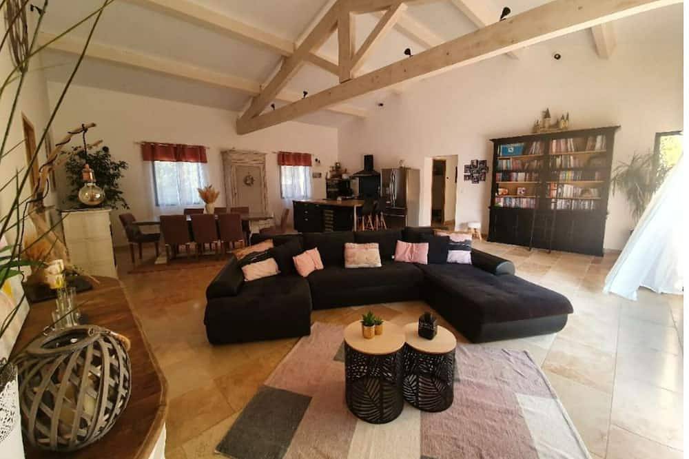 Villa familial avec piscine climatisée in Saint-Didier, Parc naturel régional du Mont-Ventoux