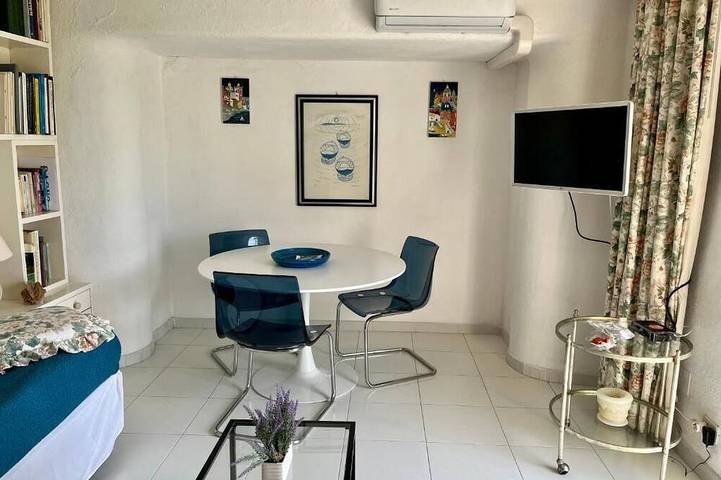 Appartement entier, Charming two-room garden apartment in villa with swimming pool with thermal water in Spiaggia della Chiaia, Forio