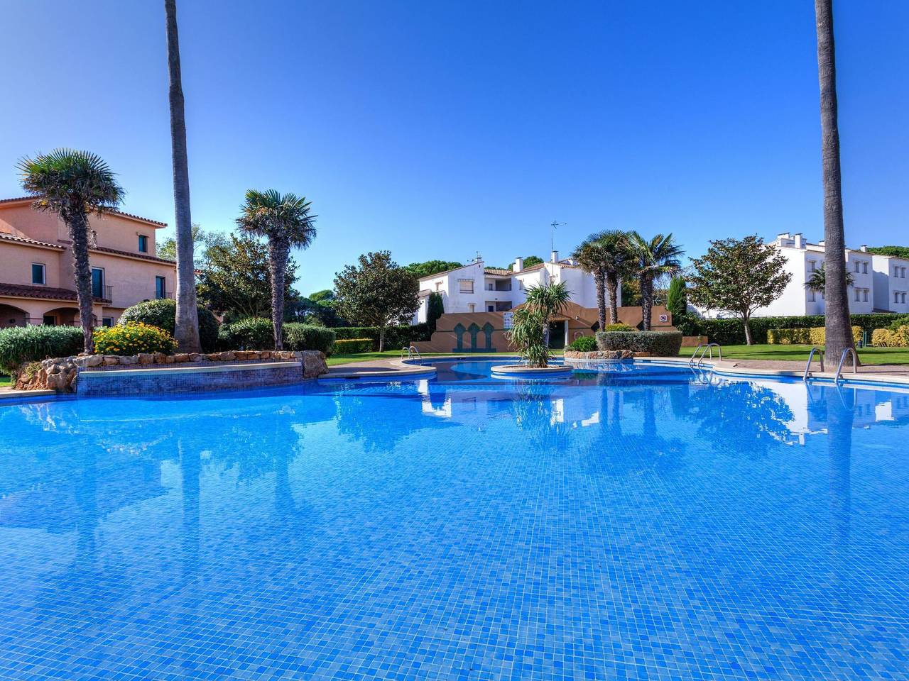 Entire apartment, Port Pals Sea Breeze Terrace in Pals, Costa Brava