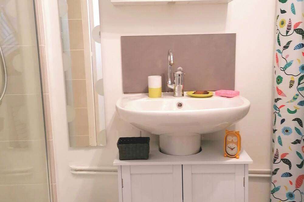 Entire apartment, Le petit nid du Lez\" studio in Prades-le-Lez, Montpellier region