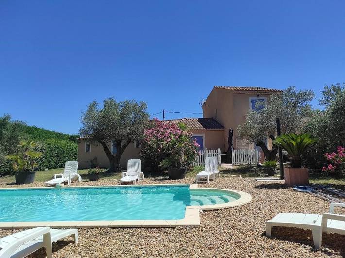 Gîte pour 2 personnes, avec bassin pour enfant et jardin ainsi que vue et piscine à Saint-Andiol - 4