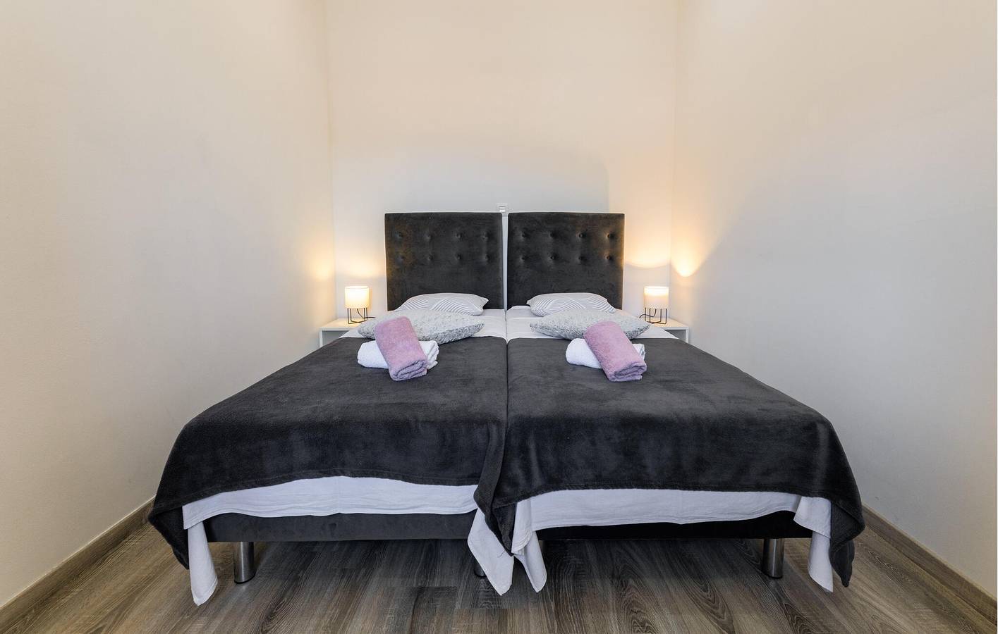 Ganze Ferienwohnung, Apartment mit Meerblick, Terrasse, Parkplatz und moderner Ausstattung in Ploče in Ploce, Dubrovnik-Neretva