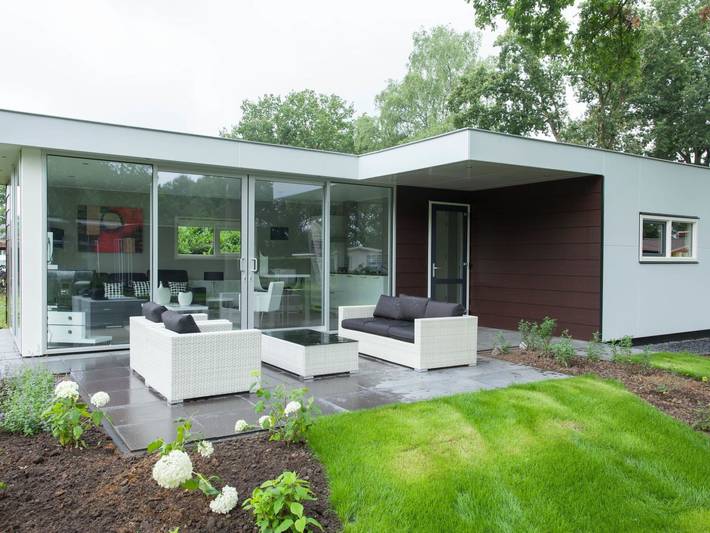 Chalet voor 6 personen, met zwembad en terras in Susteren