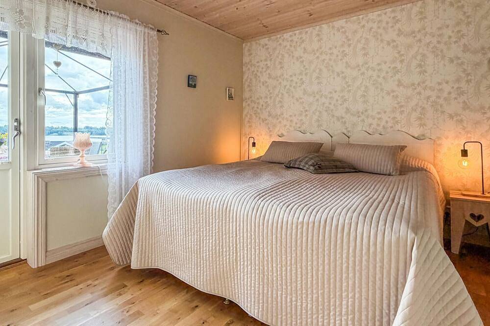 Amazing home in Kil with lake view in Kil, Värmland
