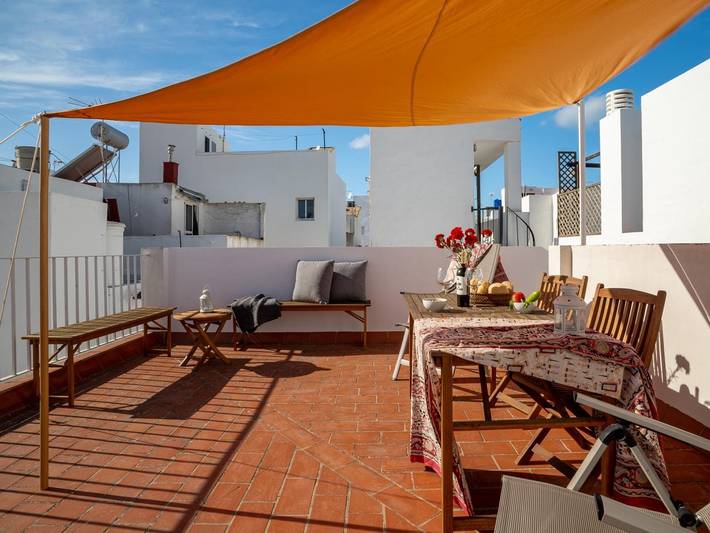 Typisches Stadthaus in Conil, renoviert mit großer Dachterrasse und tollem Blick in Conil de la Frontera, Costa de la Luz