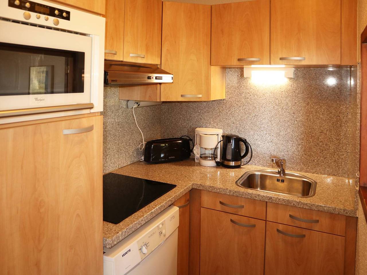 Entire apartment, 2-room apartment, 4/5 pers, ski-in/ski-out, parking, Wifi, pets allowed in Les Orres, Écrins National Park