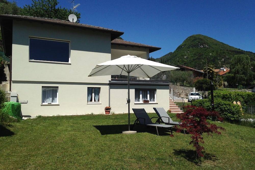 Ganze Wohnung, Tenno - Arco - Riva zwischen zwei Seen und Zwischen Zwei Schlösser ... Green Panorama Wifi und Bbq in Gavazzo, Tenno