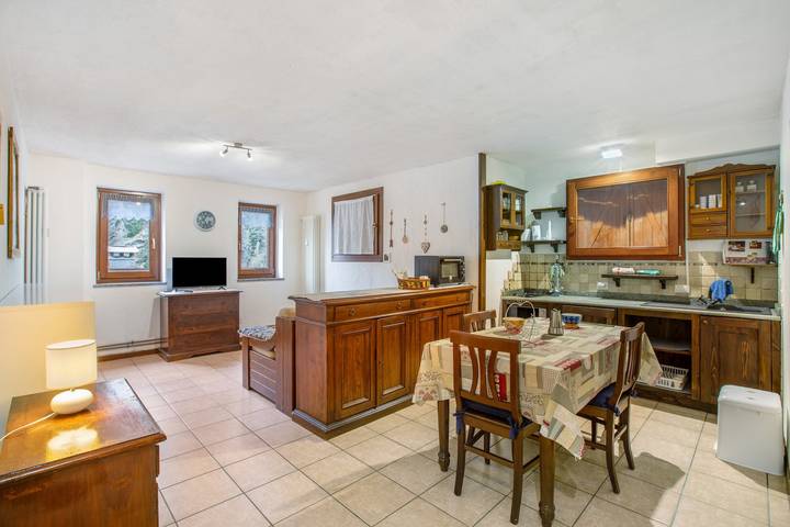 Entire studio, Studio Apartment 'Monolocale A Valtournenche' with Mountain View, Shared Garden and Wi-Fi in Breuil-Cervinia, Valtournenche
