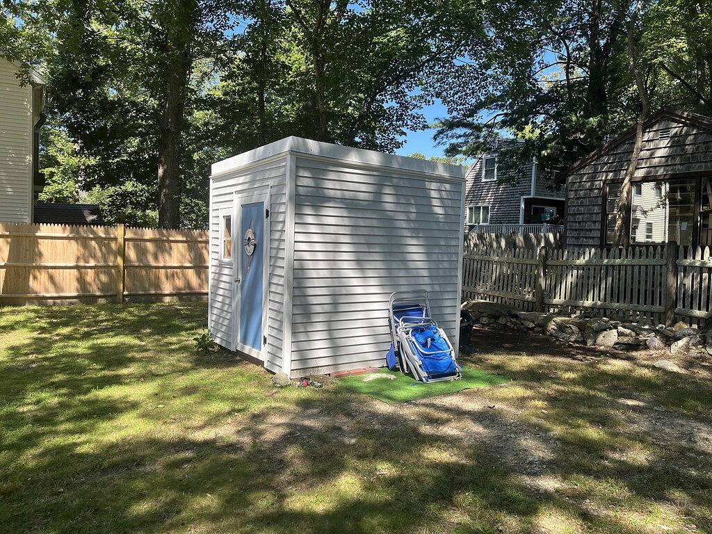 Sunny 2-bedroom beach cottage, walk to beach! in Marshfield, Massachusetts