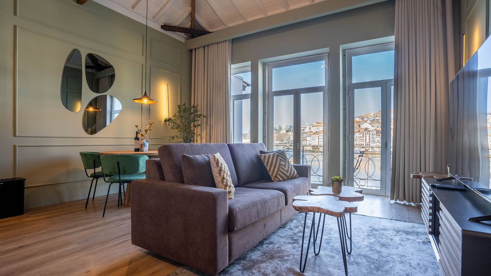 Apartamento inteiro, Riverside Oasis by Lovelystay in Santa Marinha e São Pedro da Afurada, Distrito do Porto