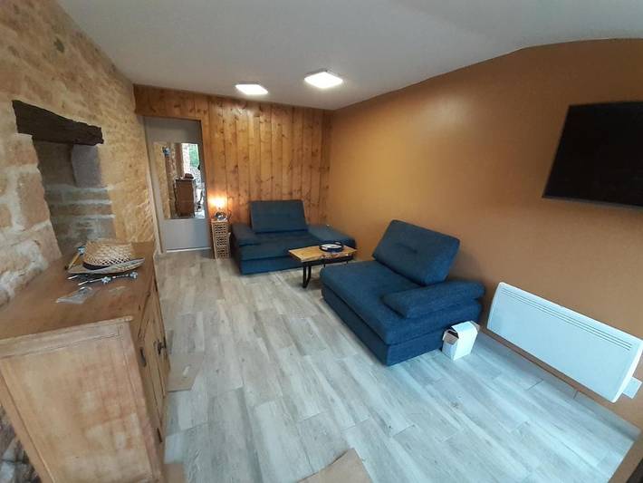 Location de vacances pour 4 personnes, avec terrasse ainsi que piscine et vue à Goujounac - 4