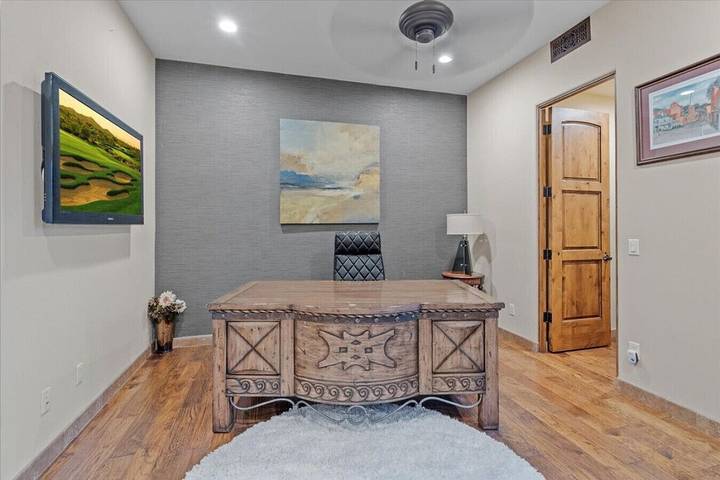 Vacation rental for 8 people, with hot tub and yard in Cave Creek