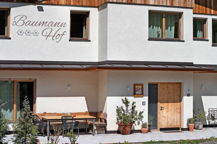 Appartamento intero, Appartamento 'Baumannhof Apartment Tera' con vista montagna, terrazza comune e Wi-Fi in San Pietro (Bolzano), Funes