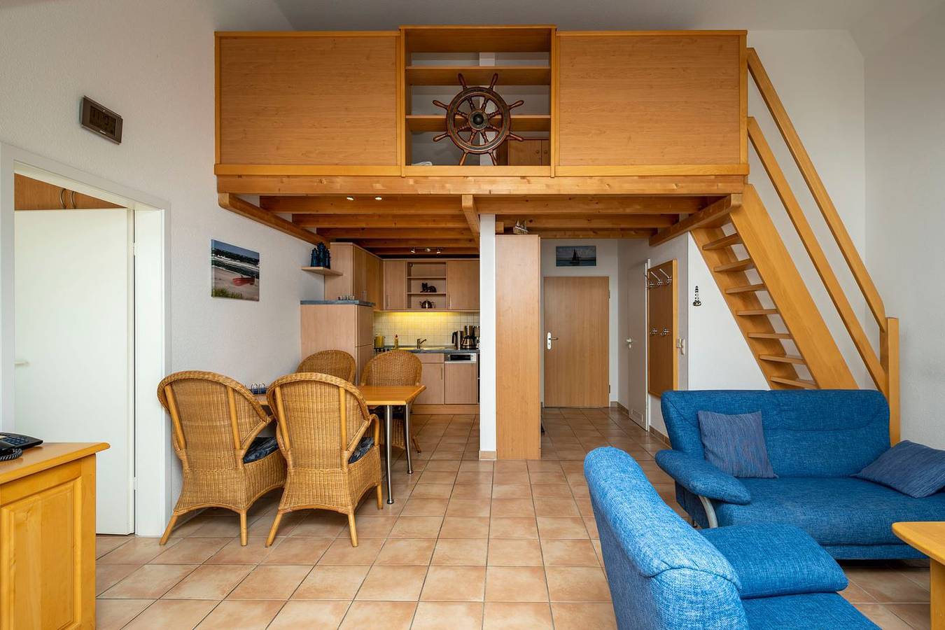 Ganze Wohnung, Komfortable Ferienwohnung in erster Reihe zur Ostsee mit Balkon in Zingst in Ostseebad Zingst, Zingst