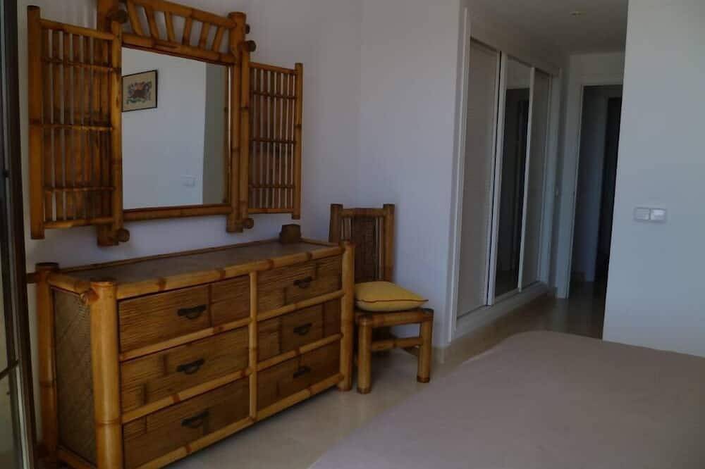 Entire apartment, Apartment Golf Club Los Arqueros near Puerto Banus - 2 bedrooms- Internet -Uk Tv in Los Arqueros Golf and Country Club, Benahavís