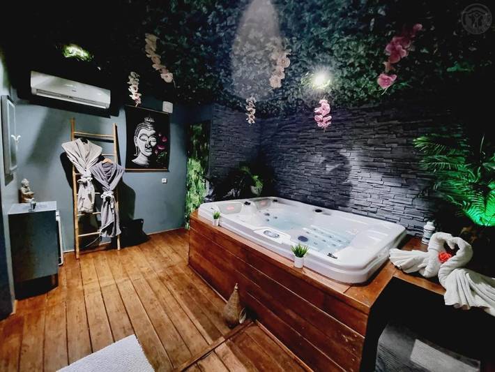 Gîte pour 2 personnes, avec Jacuzzi à Berlaimont