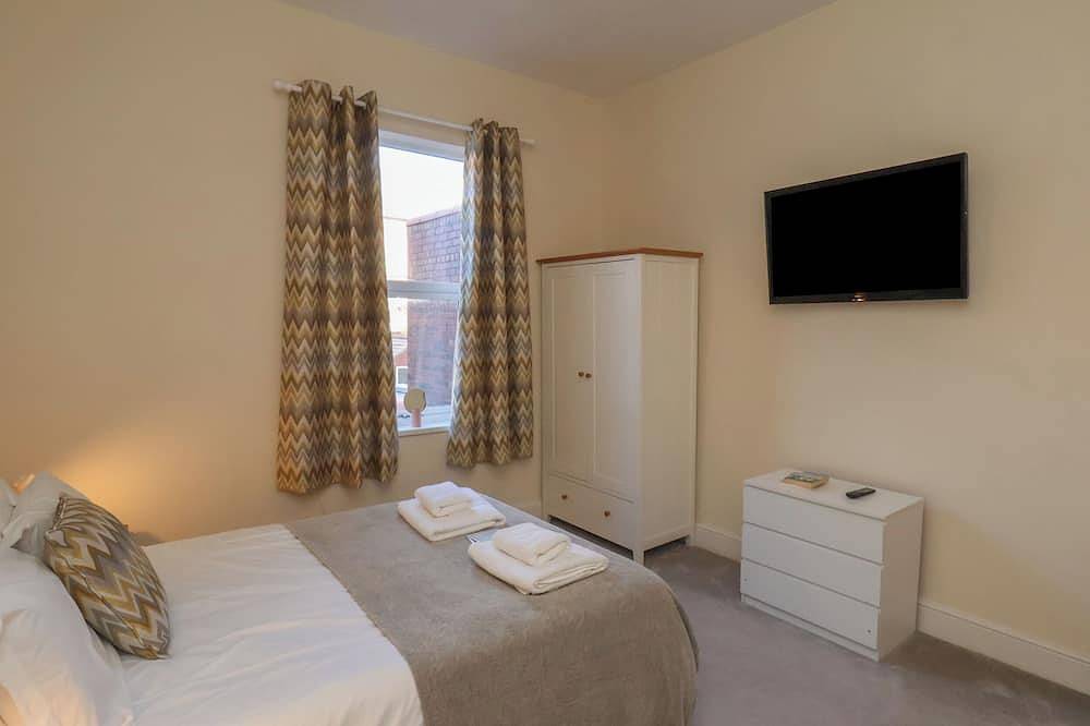 4 Normanby Terrace, pet friendly, character holiday cottage in Whitby in Whitby, North York Moors National Park