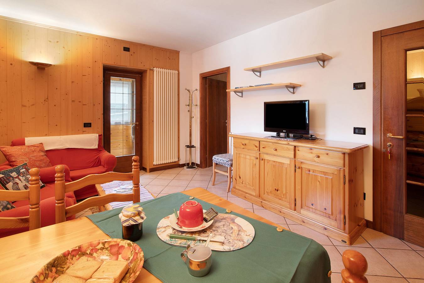Appartement entier, Appartement "Casa Grafa Bormio" avec vue sur les montagnes, jardin partagé et Wi-Fi. in Piatta (Valdisotto), Valdisotto